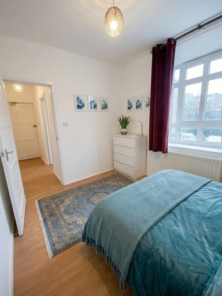 Room Retreat Place in Greater London