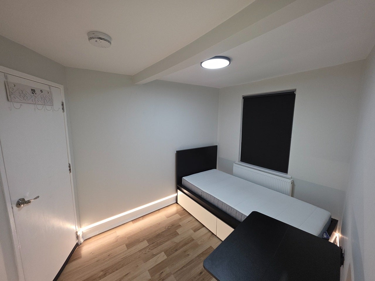 Room Crescent Road in Greater London