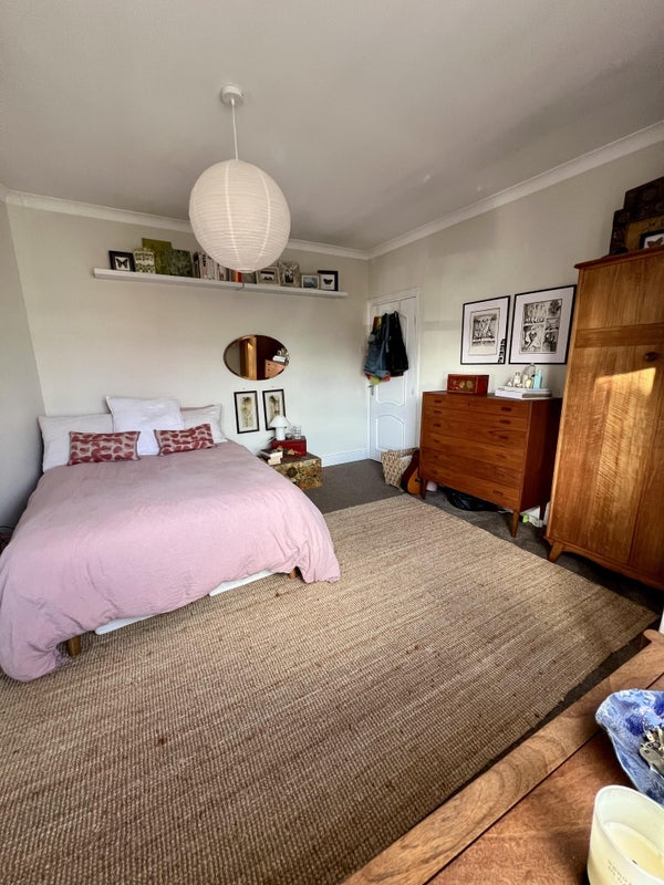 Room Powerscroft Road in Greater London