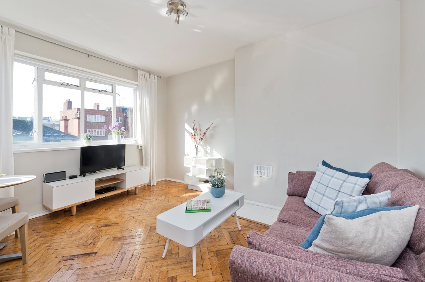 Flat Pond Place in Greater London