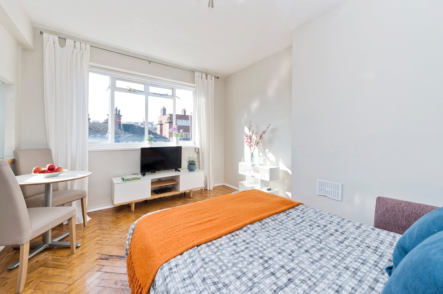 Flat Pond Place in Greater London