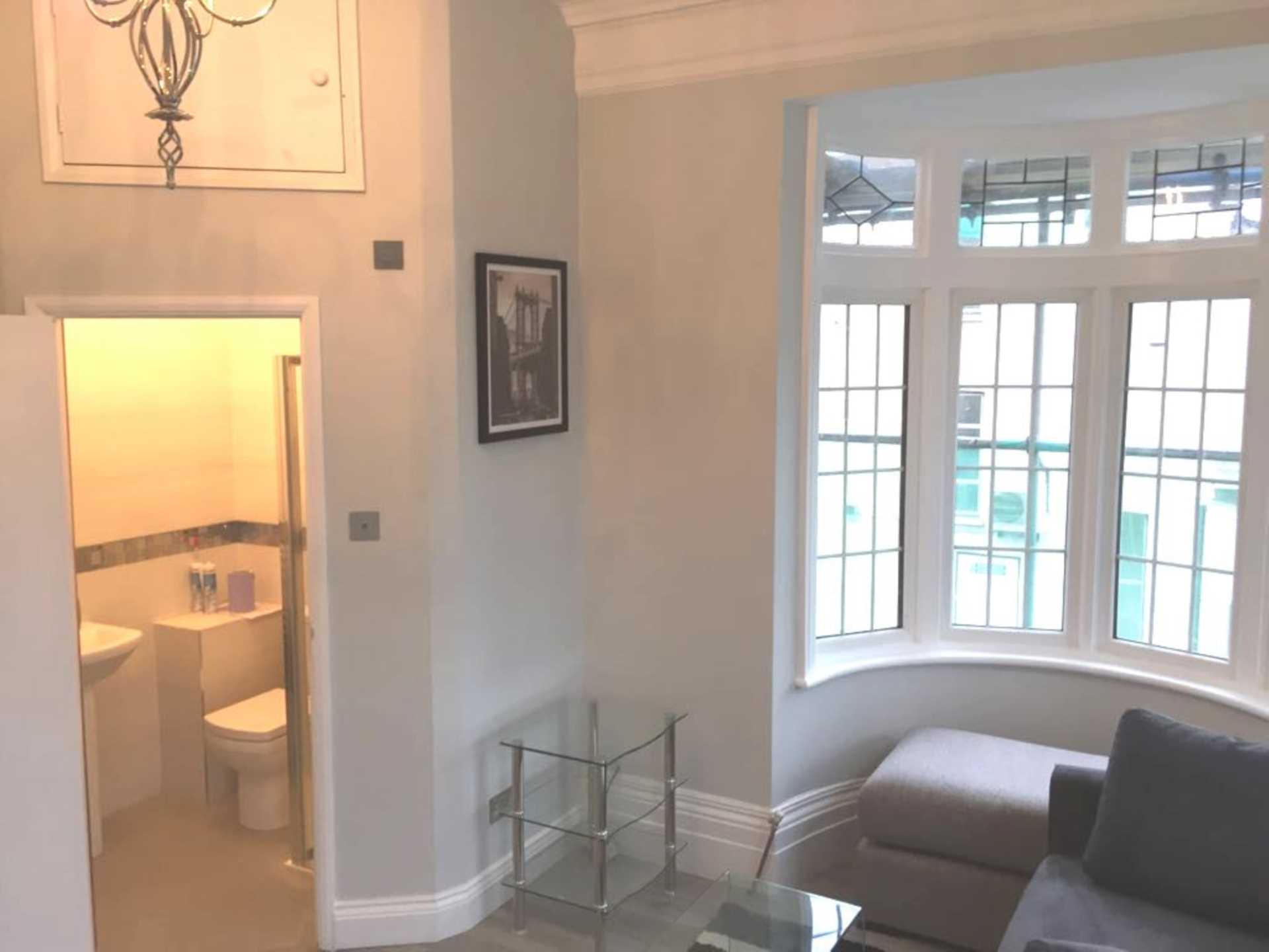 Flat Dordrecht Road in Greater London
