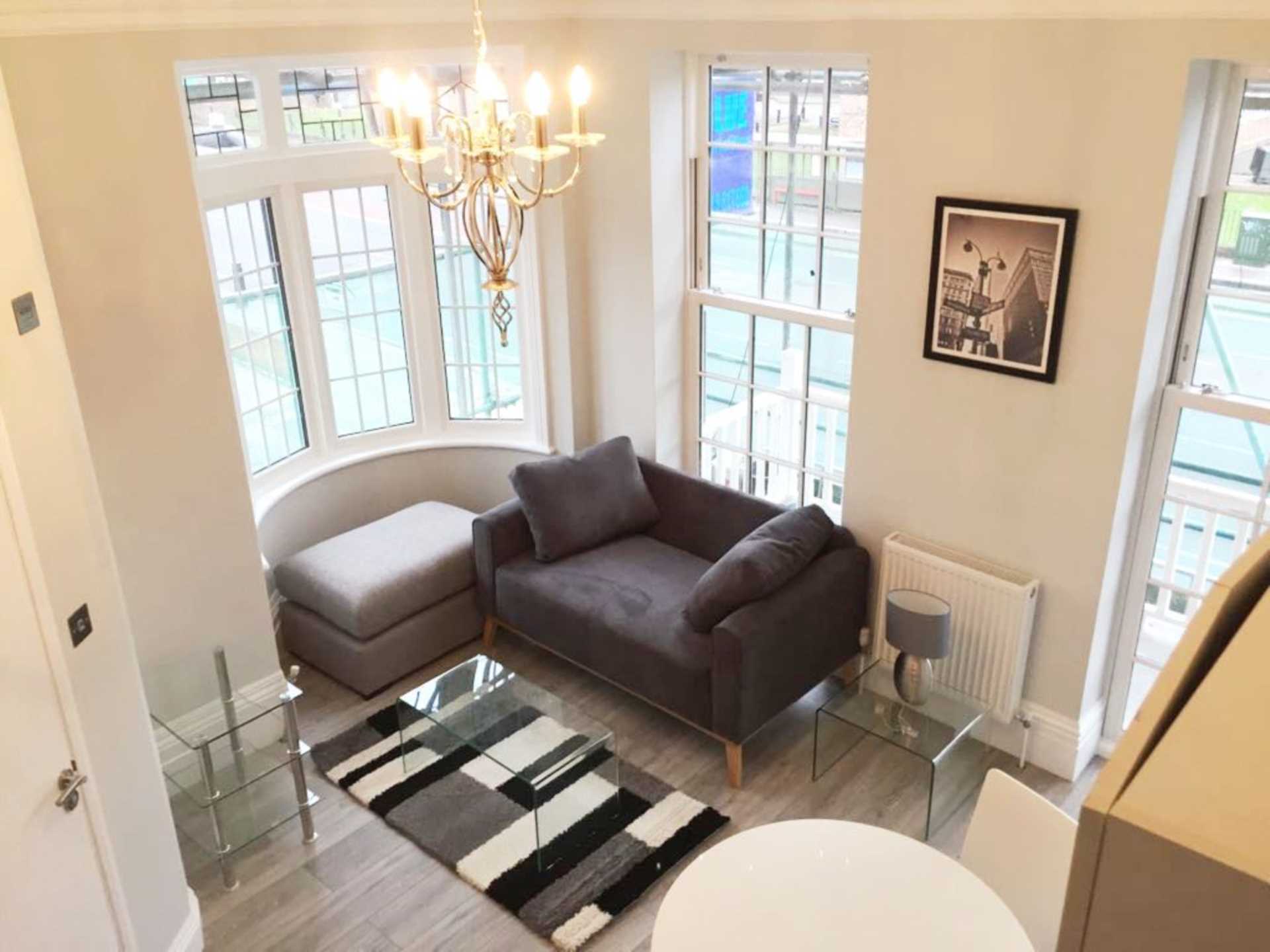 Flat Dordrecht Road in Greater London