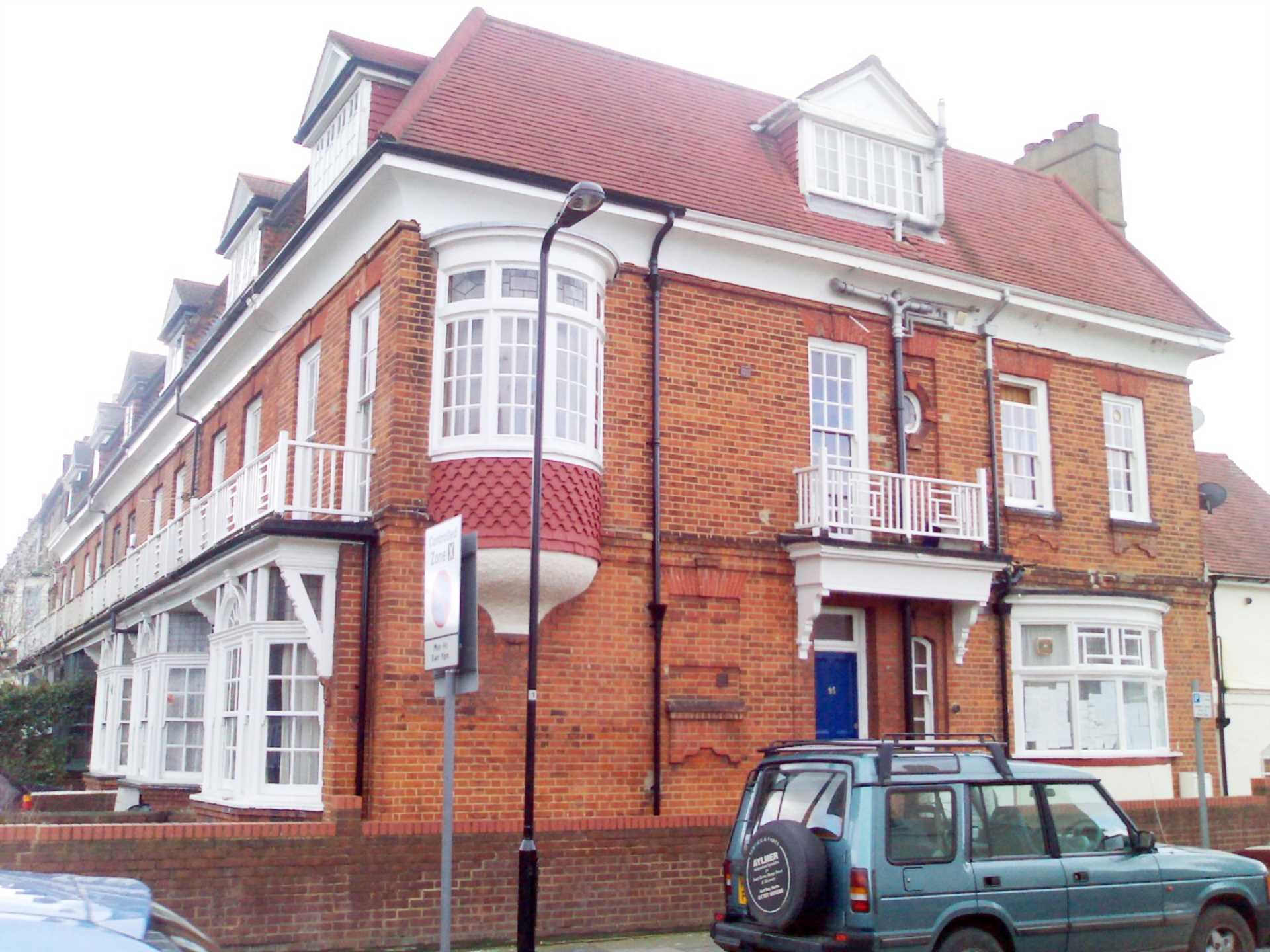 Flat Dordrecht Road in Greater London