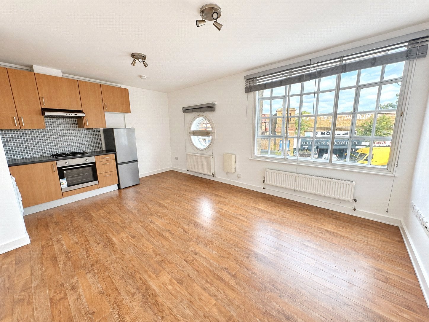 Flat Stanstead Road in Greater London