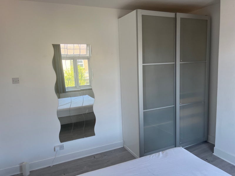 Room Eclipse Road in Greater London