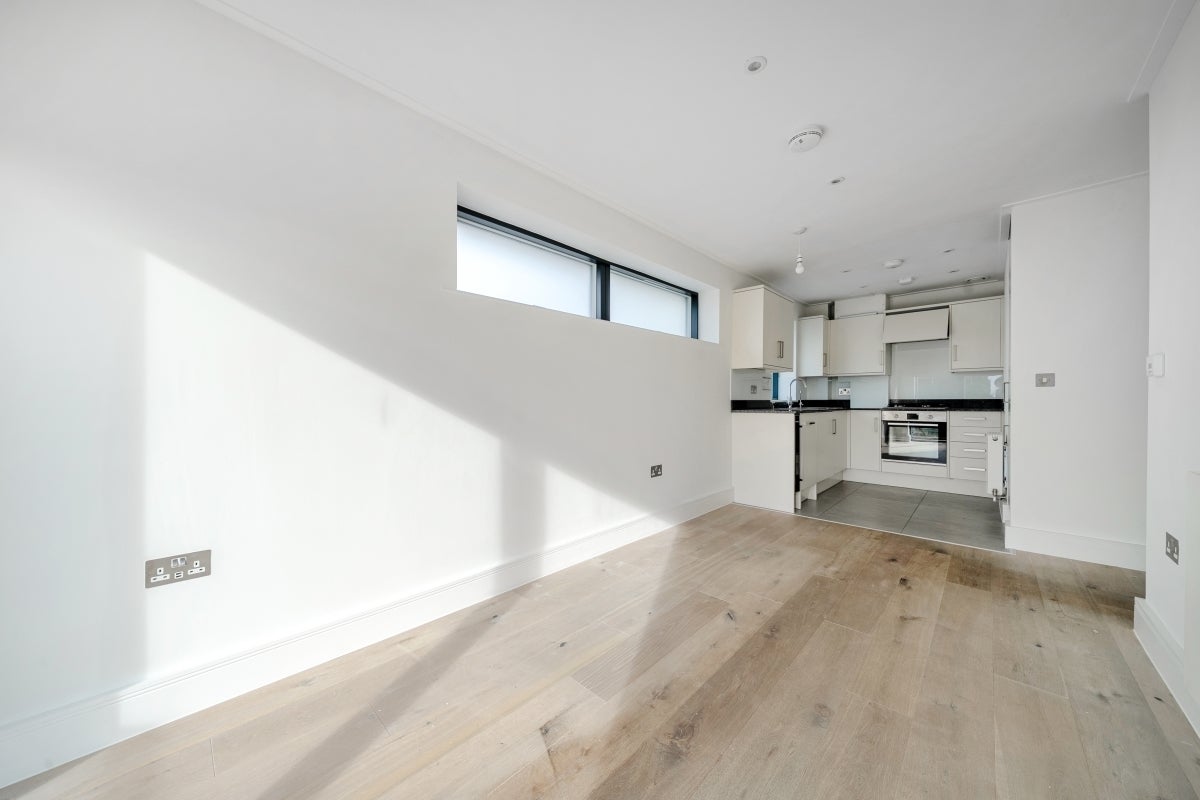 Flat Brighton Road in Horsham