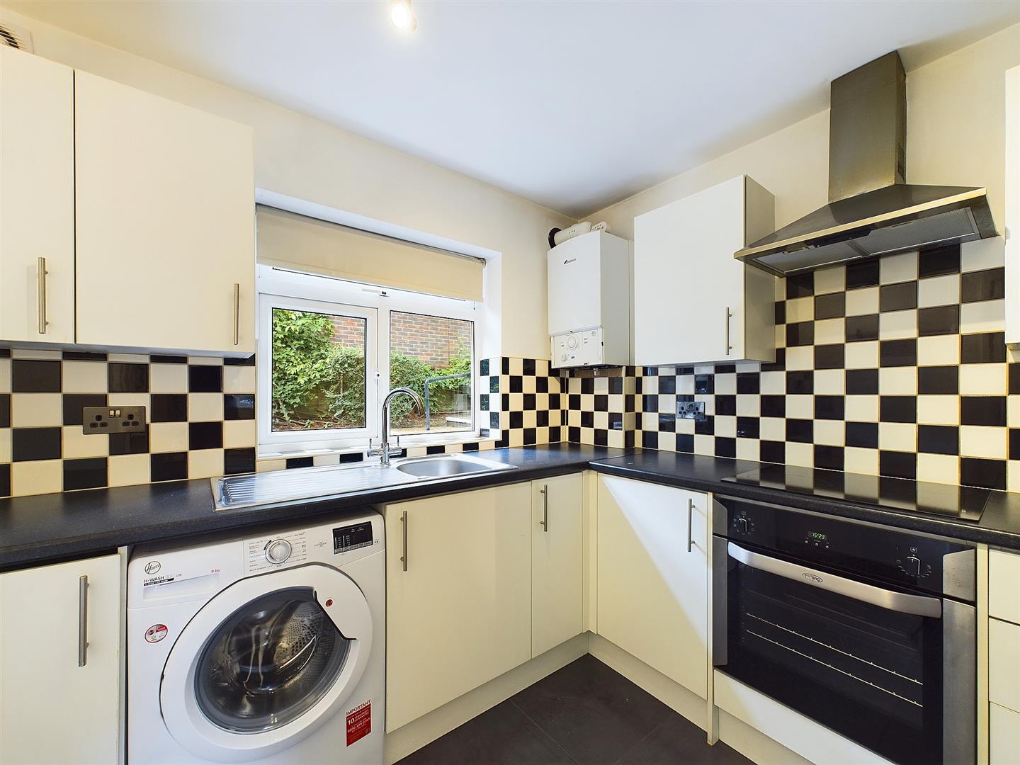 Flat Burhill Grove in Greater London