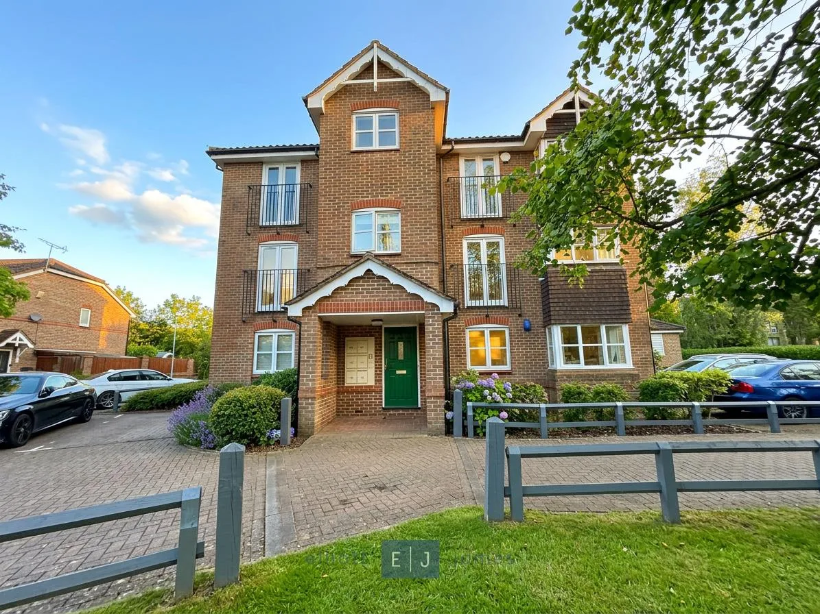Flat Colson Road in Epping Forest