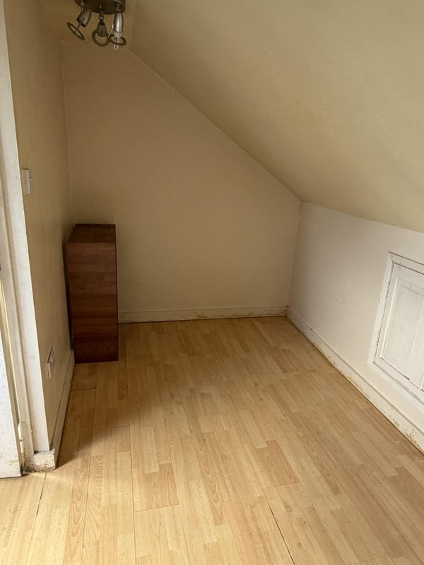 Room Salisbury Road in Greater London