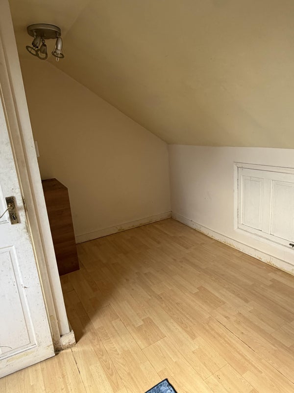 Room Salisbury Road in Greater London