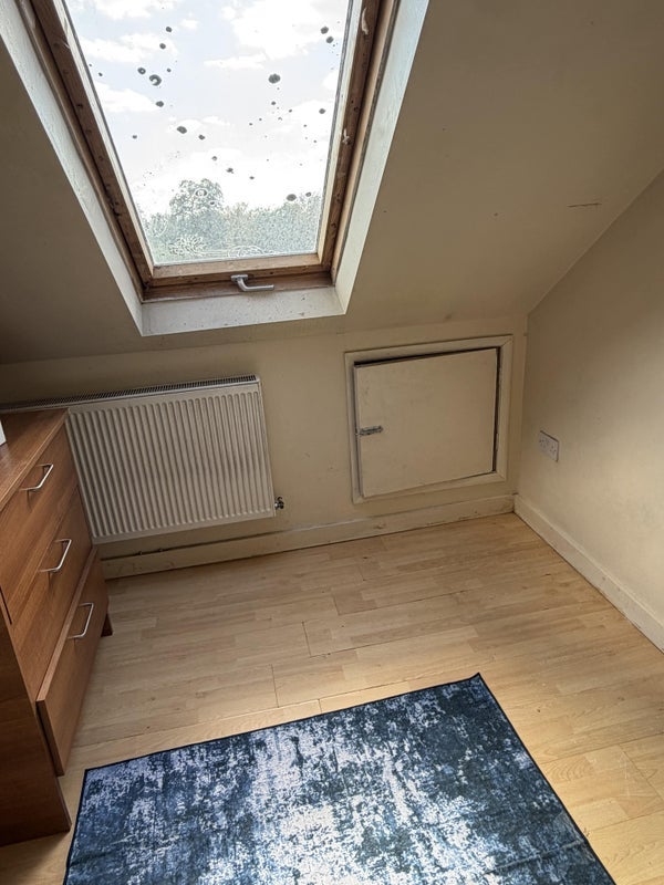Room Salisbury Road in Greater London