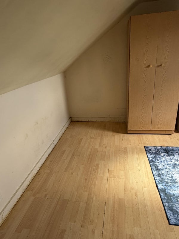 Room Salisbury Road in Greater London