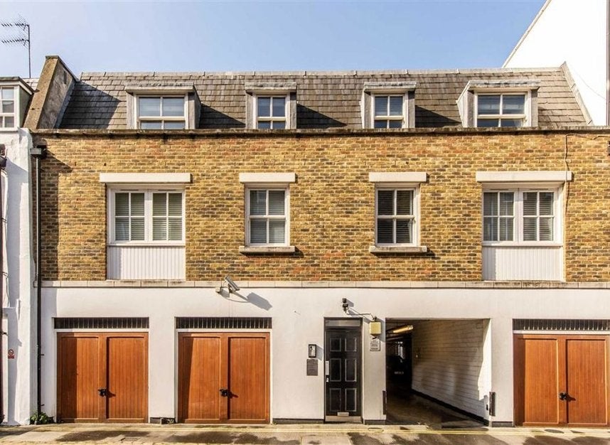 Flat Brook Mews North in City of Westminster