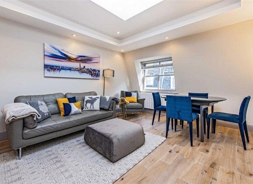 Flat Brook Mews North in City of Westminster