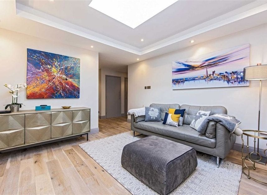 Flat Brook Mews North in City of Westminster