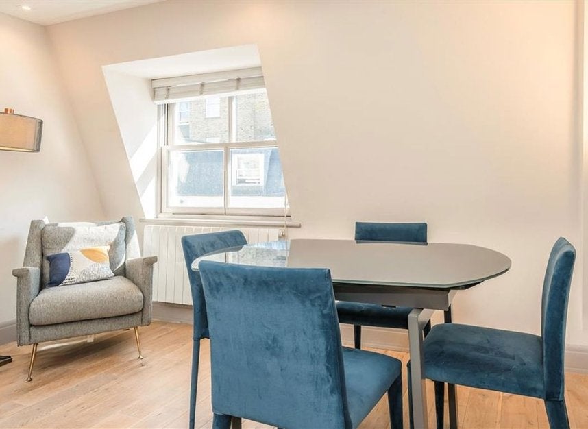 Flat Brook Mews North in City of Westminster