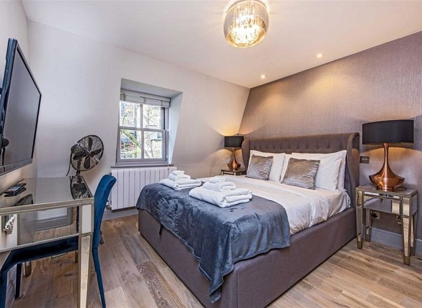 Flat Brook Mews North in City of Westminster