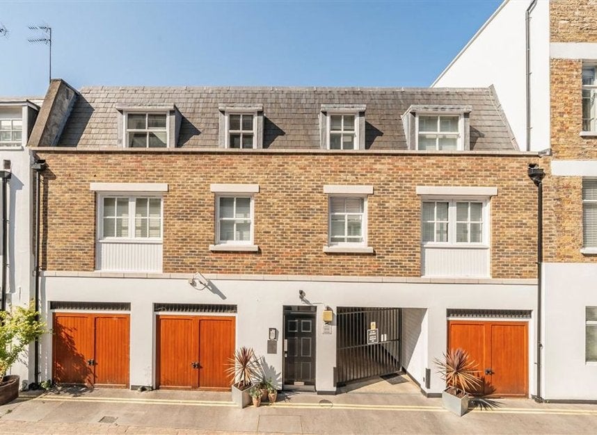 Flat Brook Mews North in City of Westminster