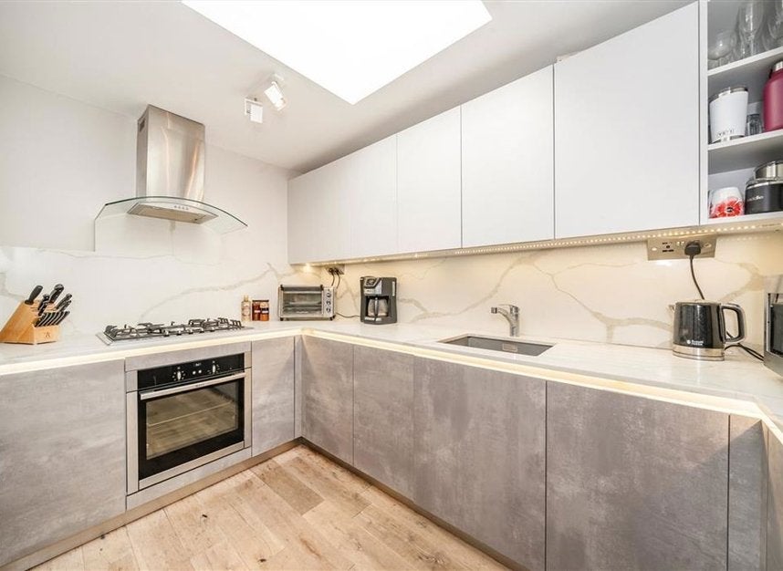 Flat Brook Mews North in City of Westminster