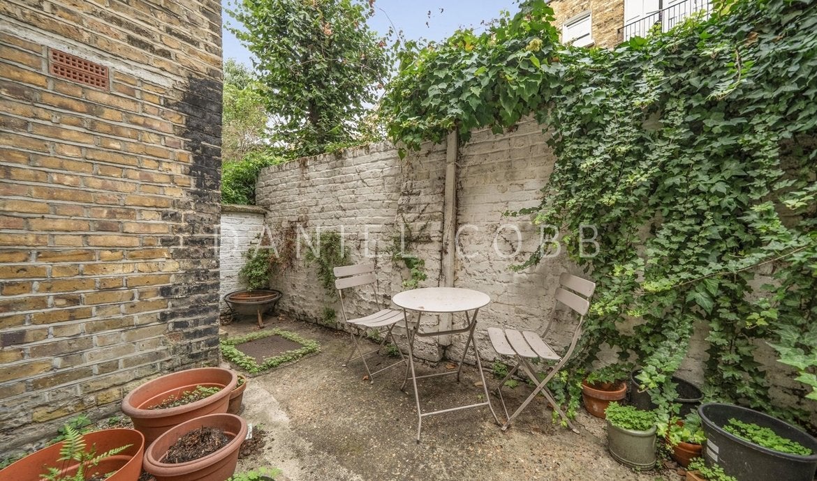 Flat Bonnington Square in Greater London