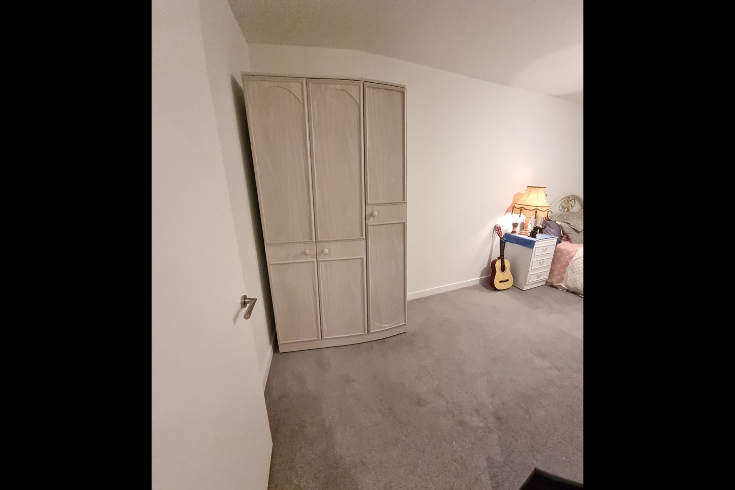 Room Fountain Park Way in Greater London