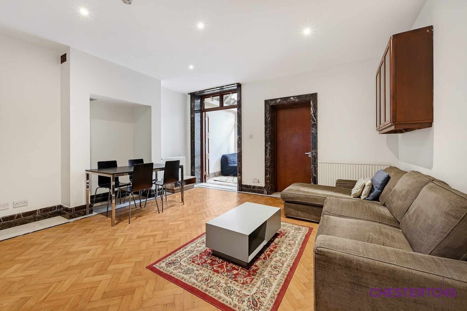 Flat Oakley Street in Greater London