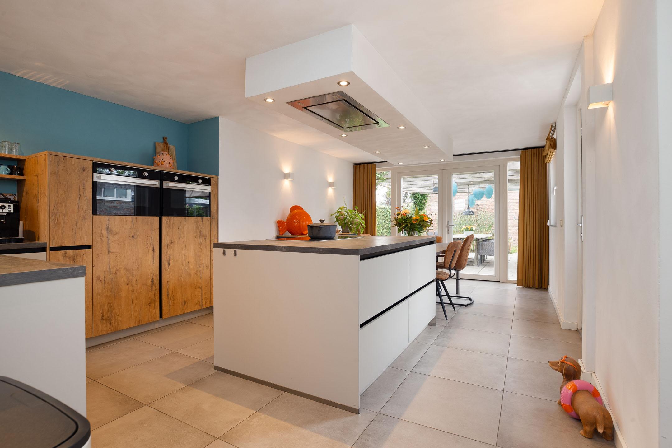 Twee-onder-één-kap te koop: Burgemeester van Grotenhuisstraat 16, Waalwijk