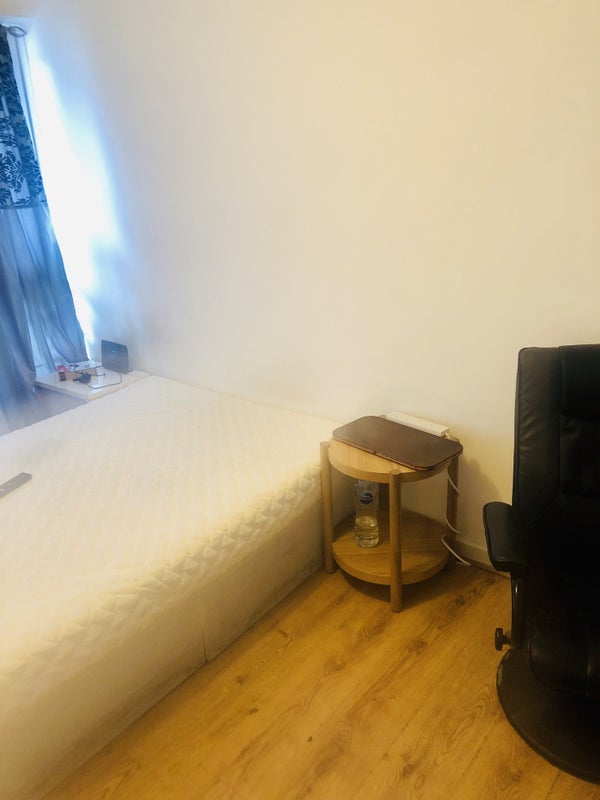 Room Featley Road in Greater London