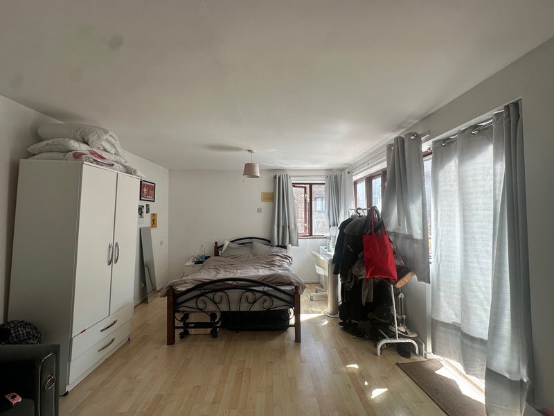 Room New Goulston Street in Greater London