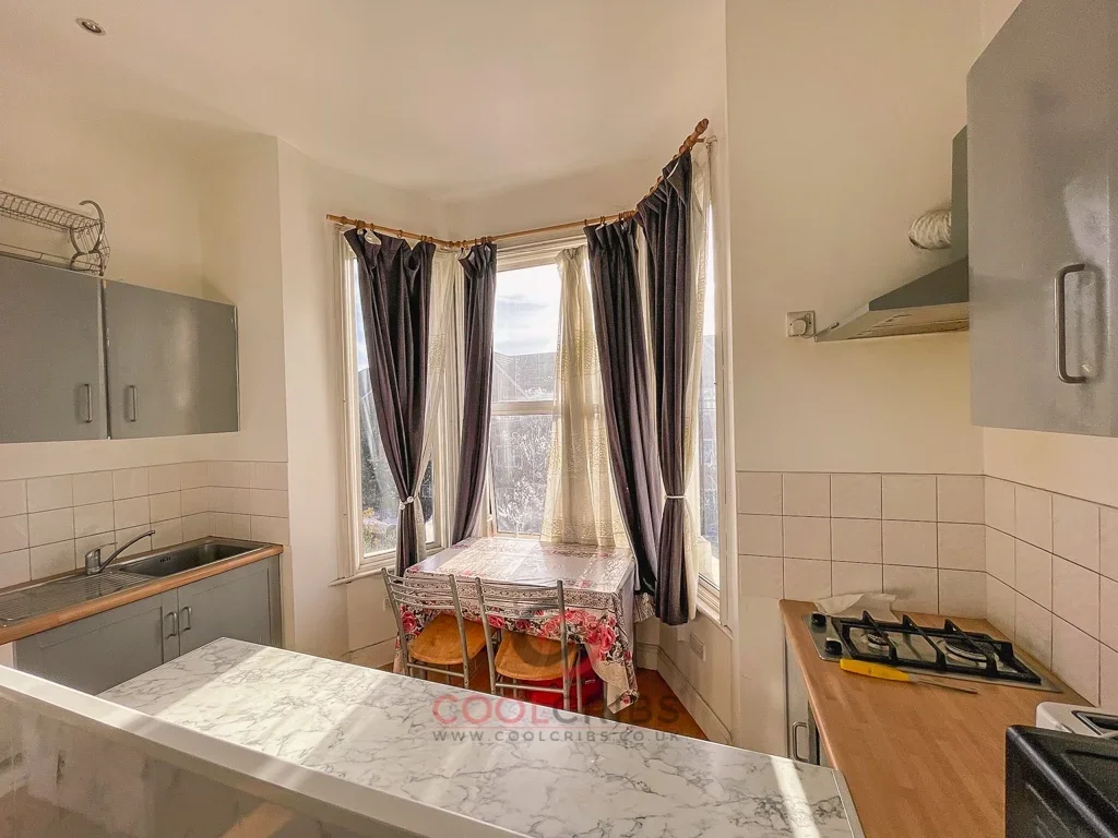 Flat Claremont Road in Greater London