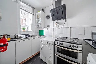 Flat Hudson Close in Greater London
