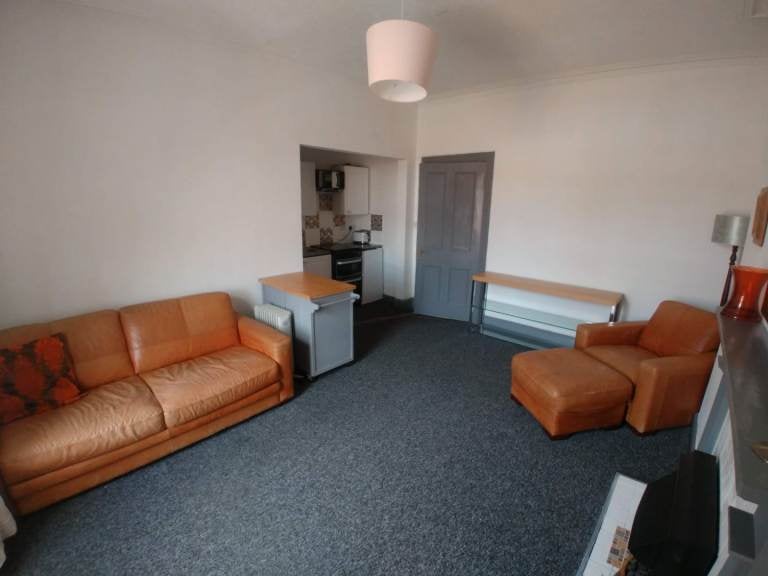 Flat Newhaven Road in City of Edinburgh