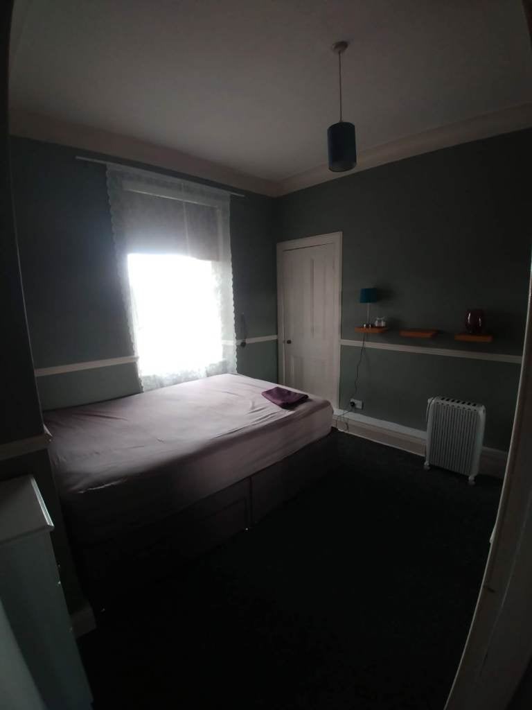 Flat Newhaven Road in City of Edinburgh