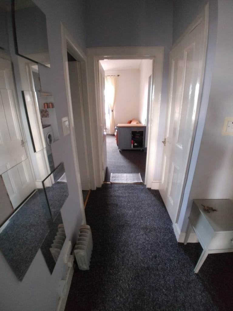 Flat Newhaven Road in City of Edinburgh