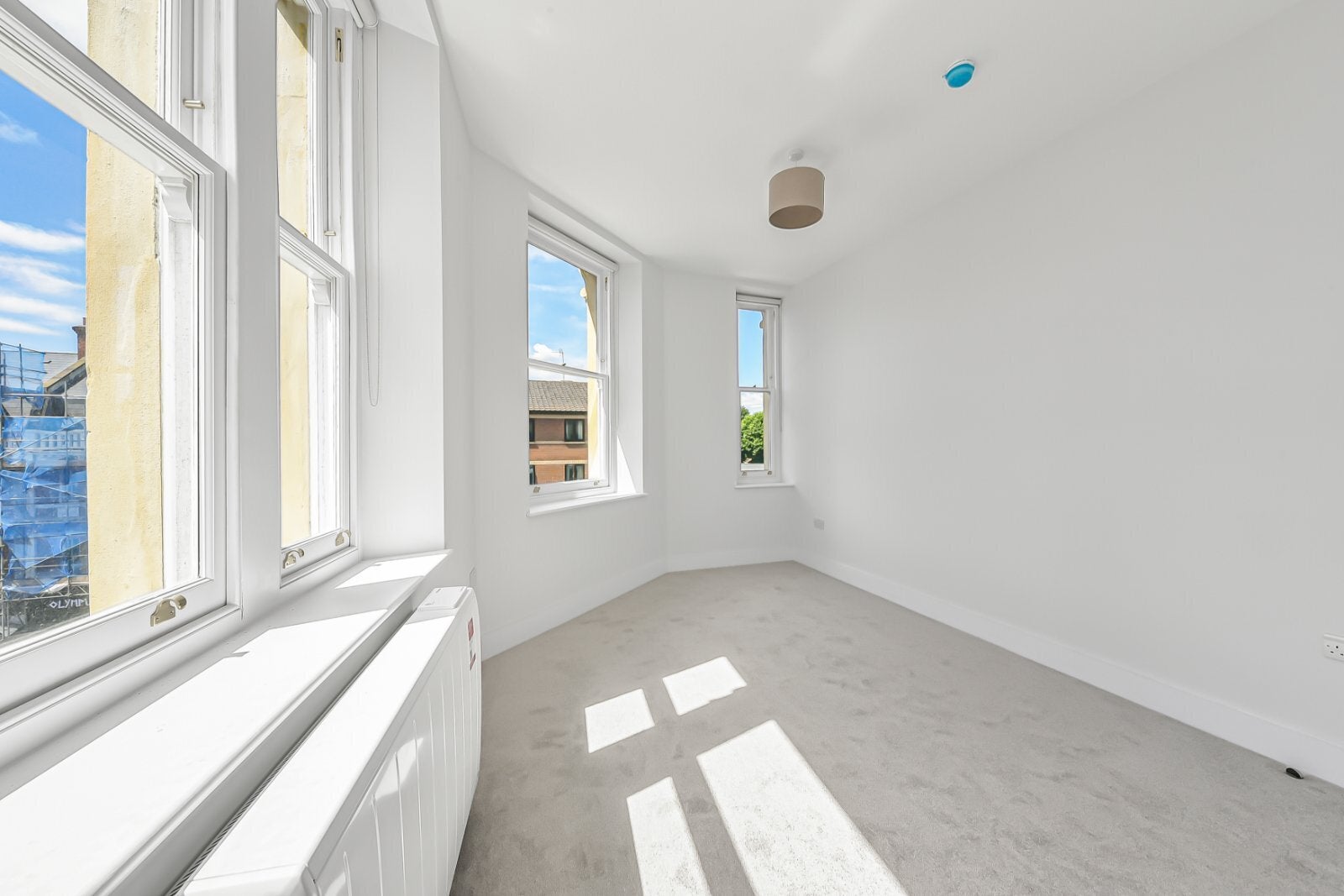 Flat Kilburn High Road in Greater London