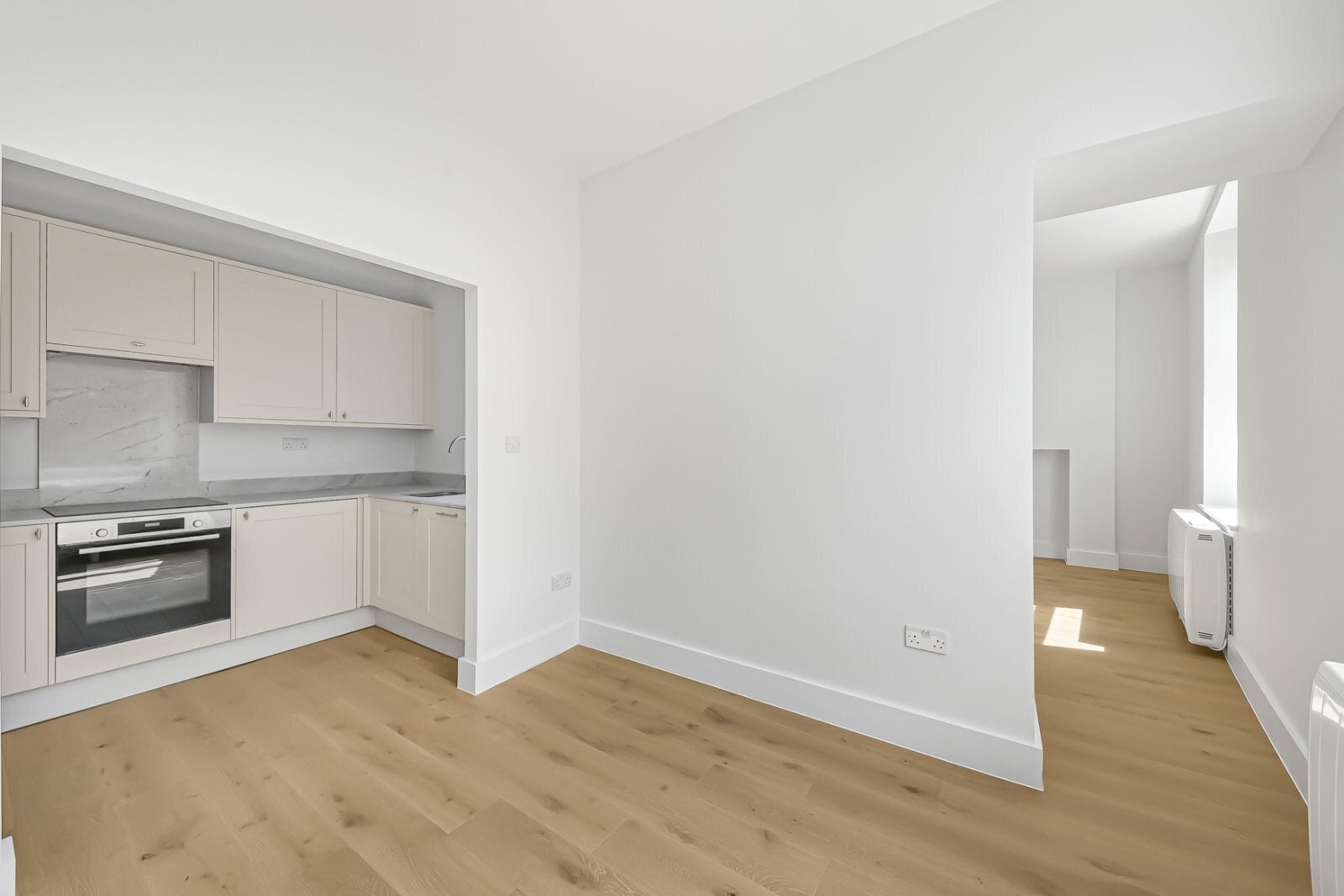 Flat Kilburn High Road in Greater London