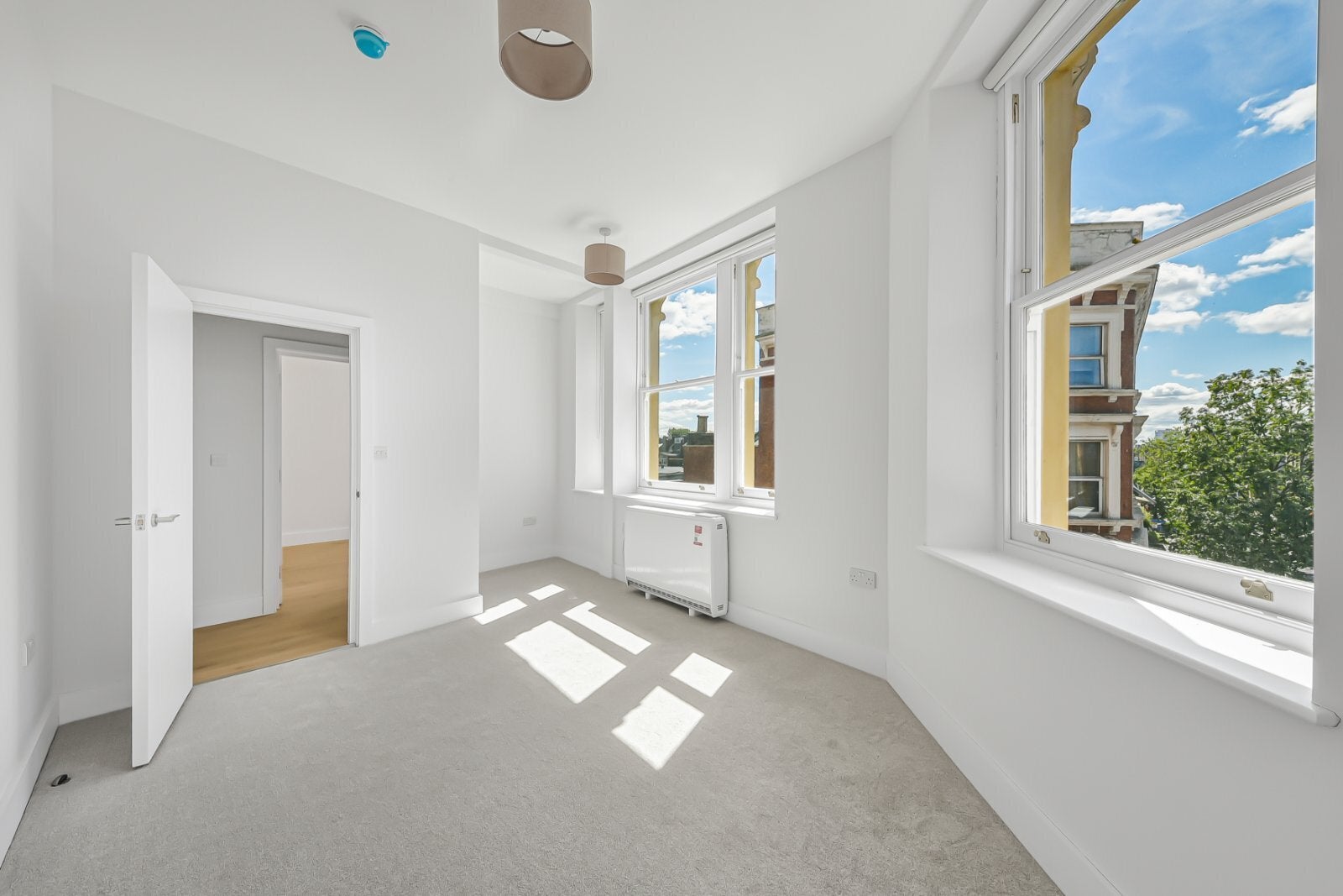Flat Kilburn High Road in Greater London