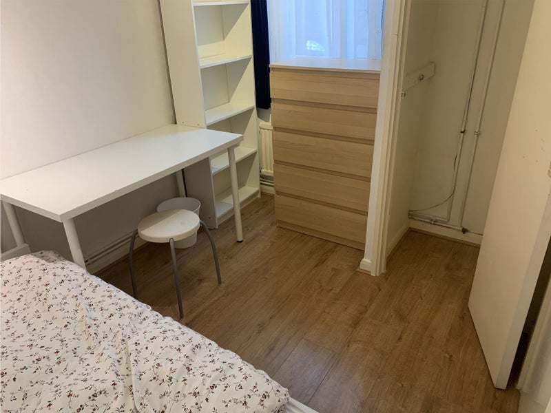 Room Bruce Road in Greater London