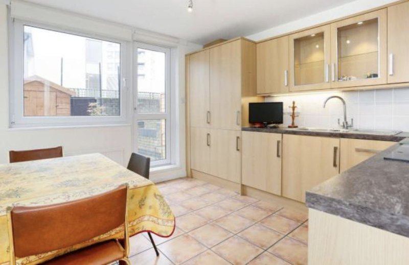 Room Bruce Road in Greater London