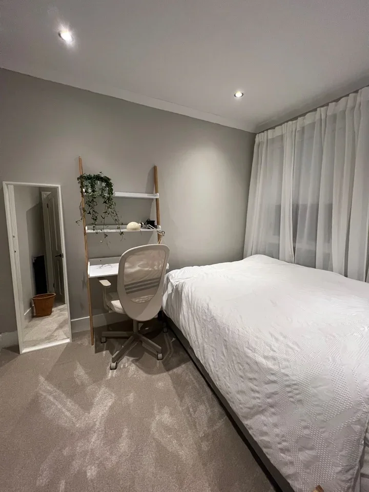 Room Queen Street in Greater London