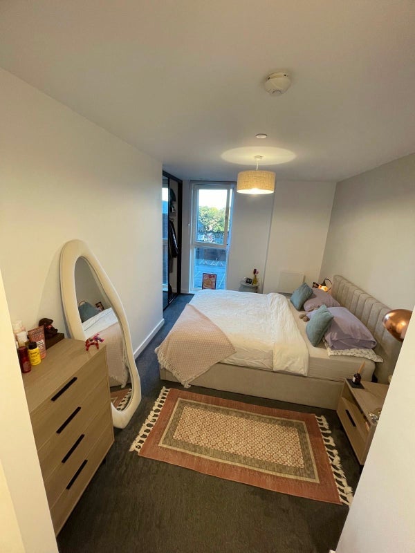 Room Heyrod Street in Manchester