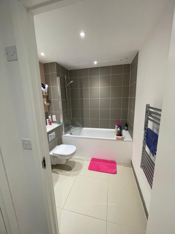Room Heyrod Street in Manchester