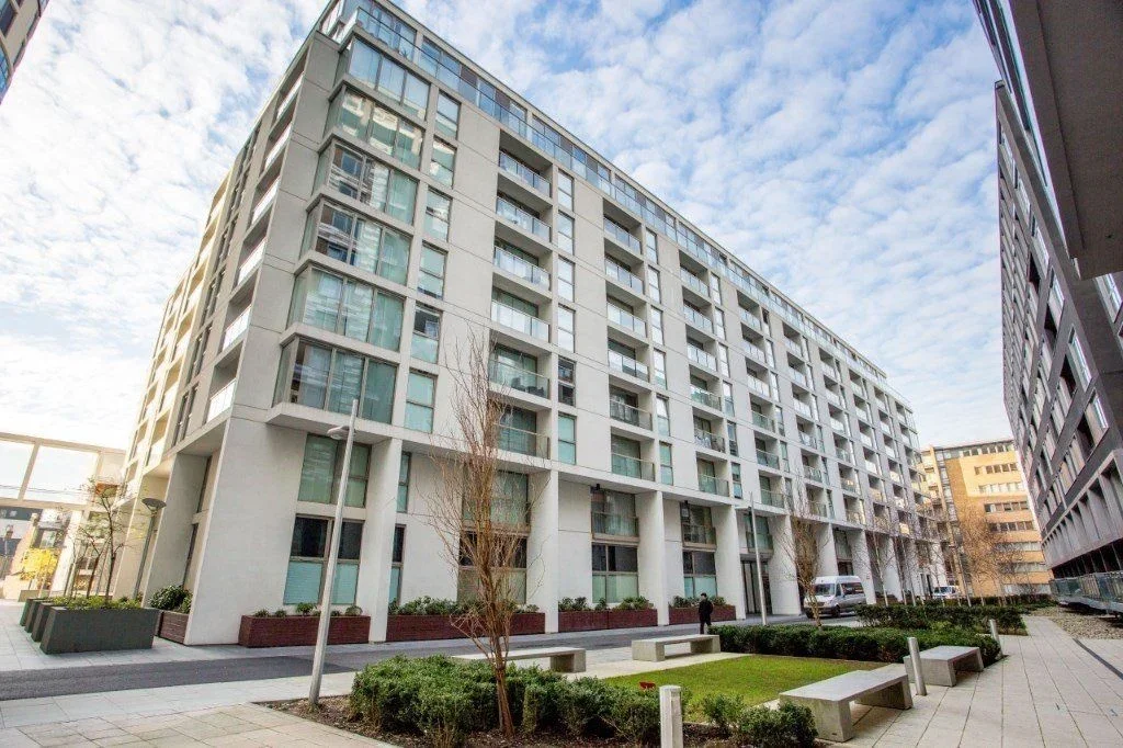 Flat Lanterns Way in Greater London
