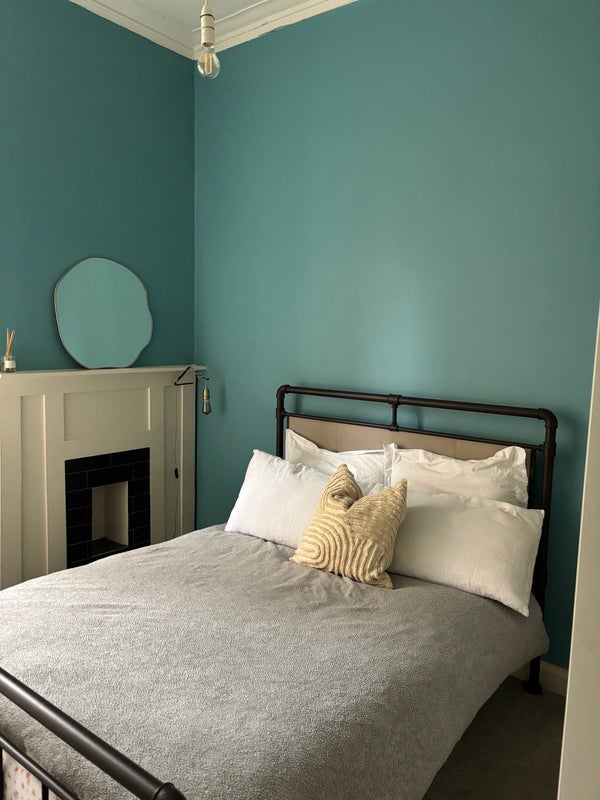 Room Montague Street in Glasgow