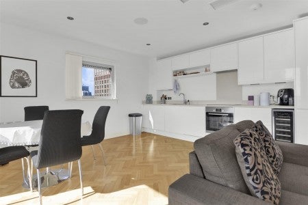 Flat Commercial Road in Greater London