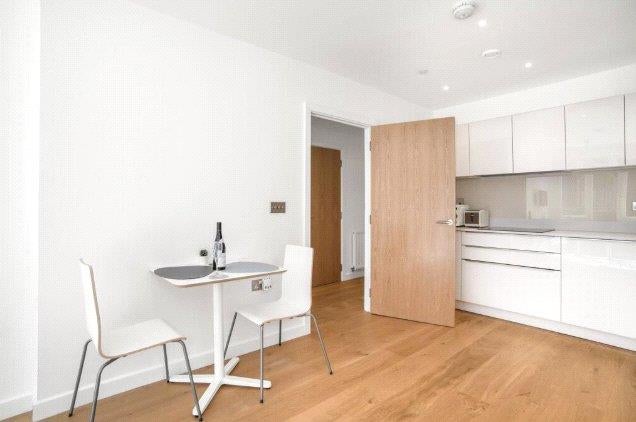 Flat Lanark Square in Greater London