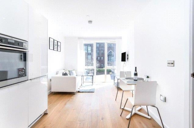 Flat Lanark Square in Greater London