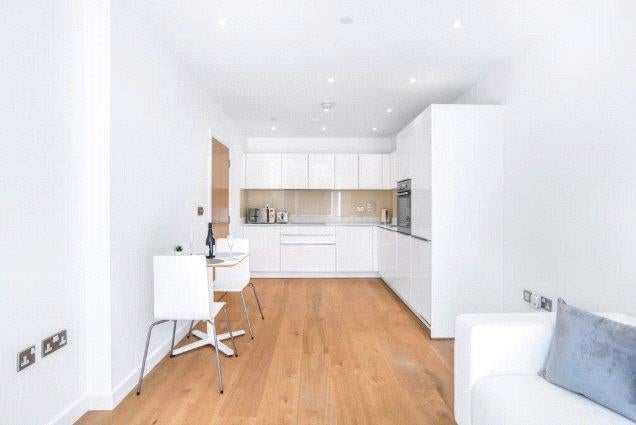 Flat Lanark Square in Greater London