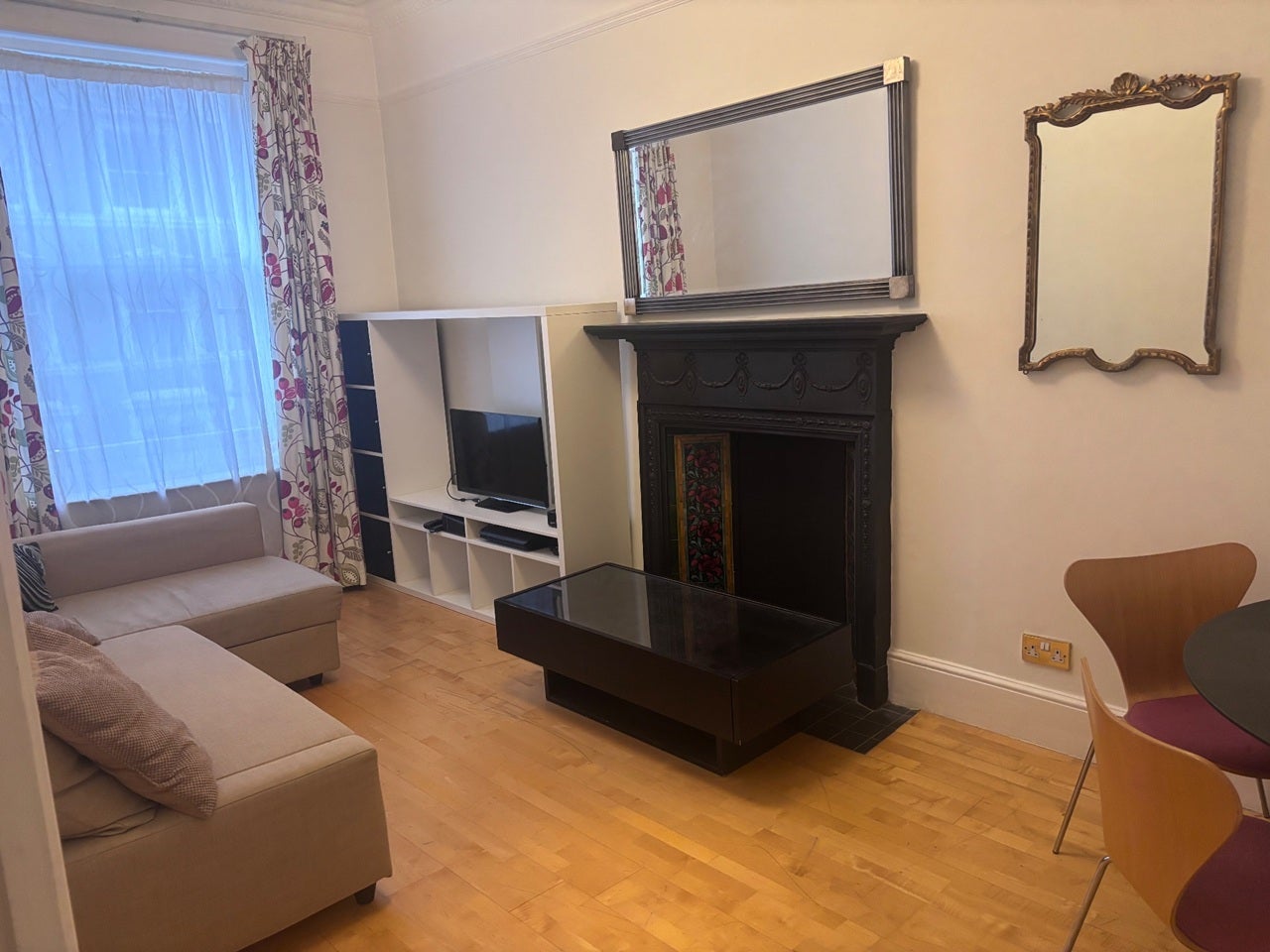Flat Hogarth Road in Greater London